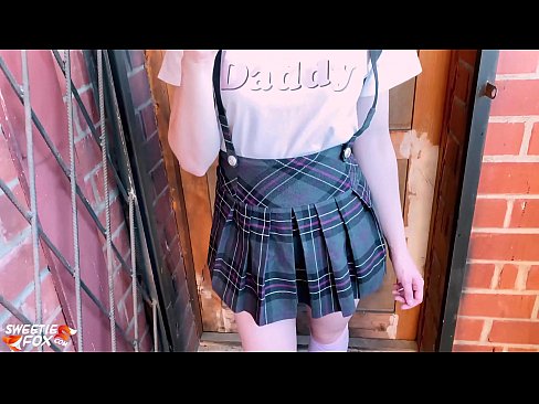 ❤️ A menina da escola chupa profundamente a piça e fode em vez de aulas. ️ Porno fodido em nós ❤
