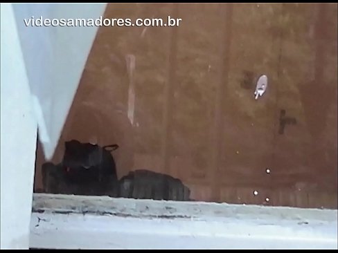 ❤️ Homem excitado assistindo sua namorada com outro cara, gravando um vídeo sem perturbar o casal ️ Porno fodido em nós ❤